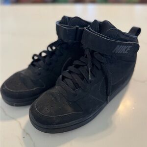 Nike boys Black High-Top Shoes